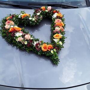 Blumenstyling Inge Daser - Hochzeit Autoschmuck